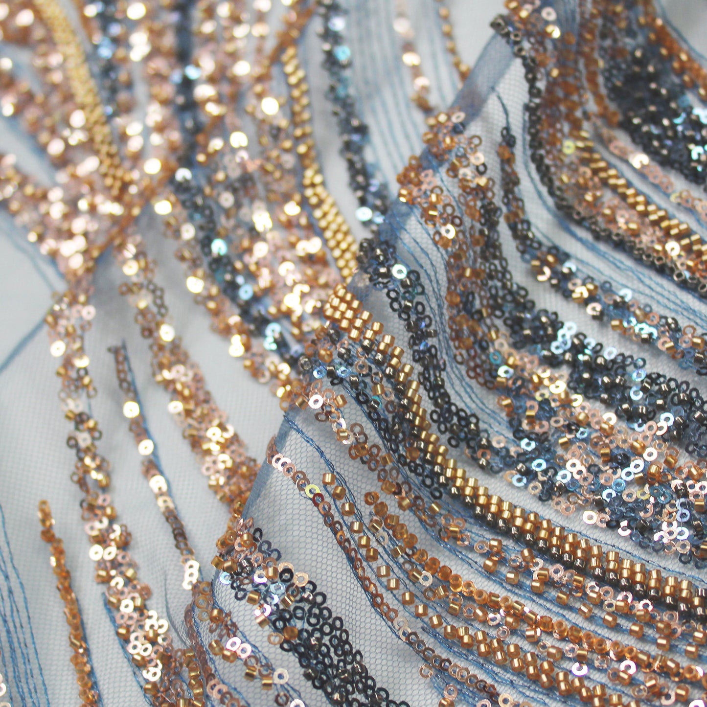 Tulle Ricamato Paillettes e Coralli con Effetto Ramato, Coda di Sirena