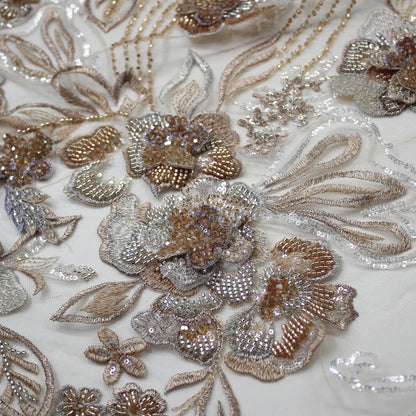 Tulle Ricamato con Petali di Fiori 3D, Paillettes, Perline e Coralli