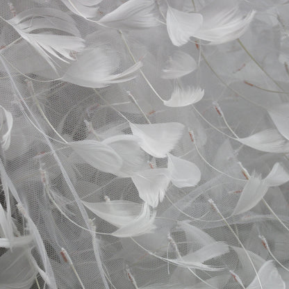 Tulle Ricamato con Piume di Origine Animale Tono su Tono