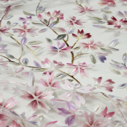Tulle Ricamato con Rami e Petali di Fiori in Organza Stampata