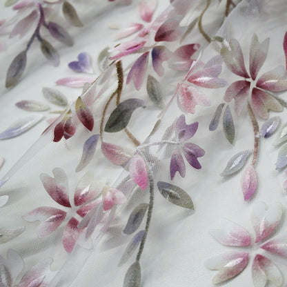 Tulle Ricamato con Rami e Petali di Fiori in Organza Stampata