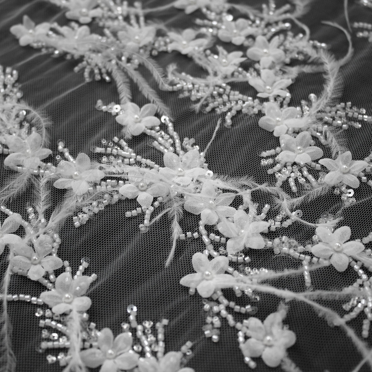 Tulle Alta Moda | Tulle Ricamato Sposa 3D con Perline, Corallini, Paillettes, Piume Sottili e Fiori Piccoli | TRW4132