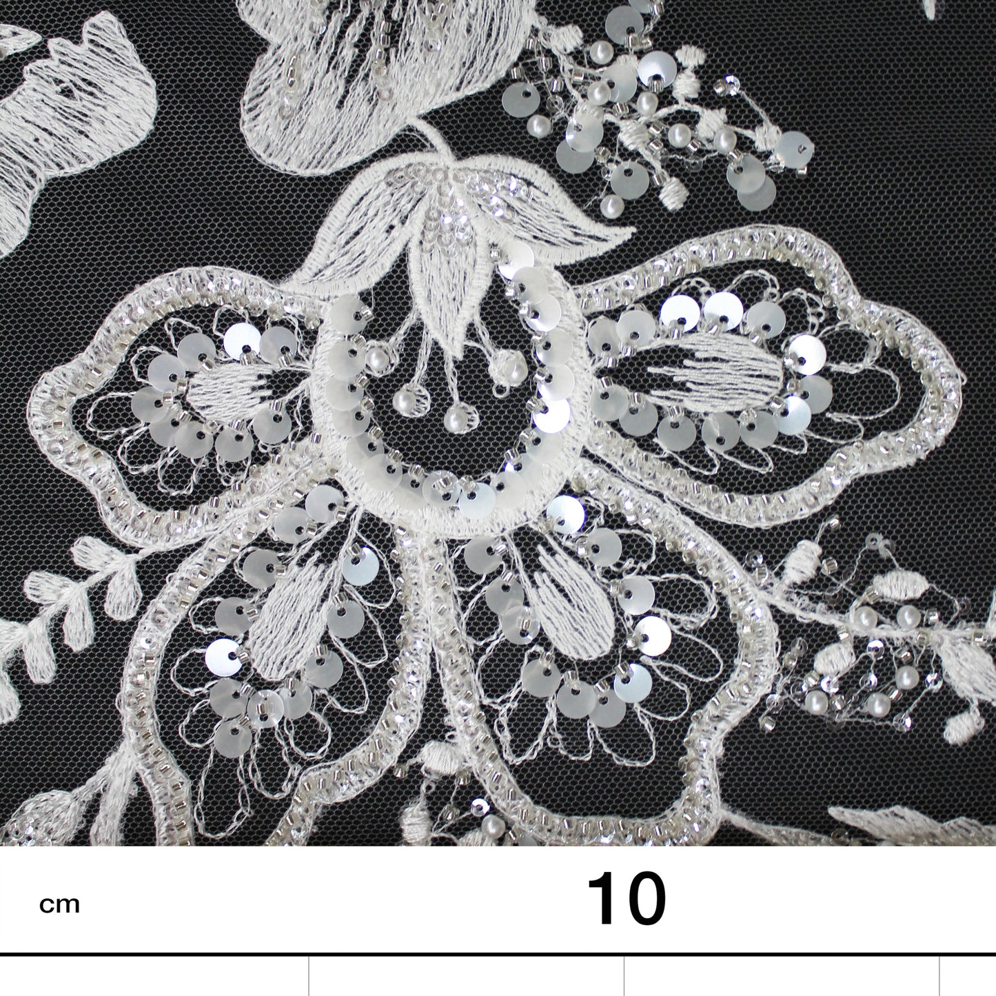 Tulle Alta Moda | Tulle Ricamato Sposa a Filo con Paillettes, Perline e Corallini a Ramage di Fiori Grandi | TRW3462