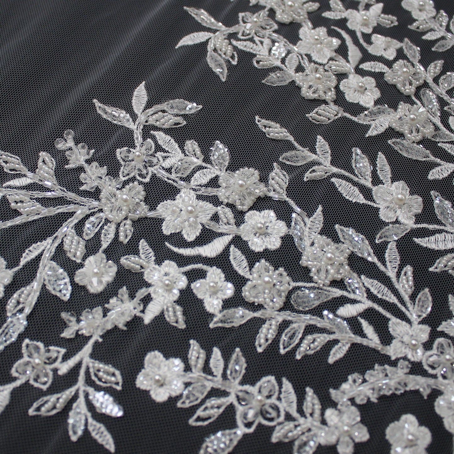 Tulle Alta Moda | Tulle Ricamato Sposa a Filo con Ramage Floreale, Corallini e Perline | TRW3194