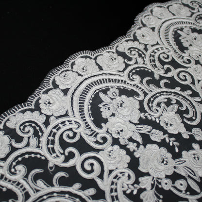 Tulle Alta Moda | Tulle Ricamato Sposa a Filo e Rebrodato con Ramage Floreale e Motivo Paisley | TRW3728
