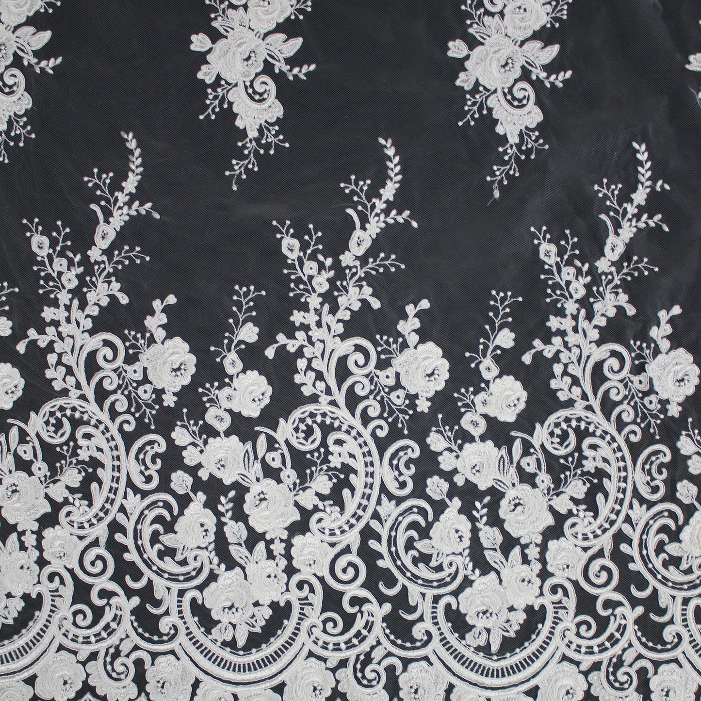 Tulle Alta Moda | Tulle Ricamato Sposa a Filo e Rebrodato con Ramage Floreale e Motivo Paisley | TRW3728
