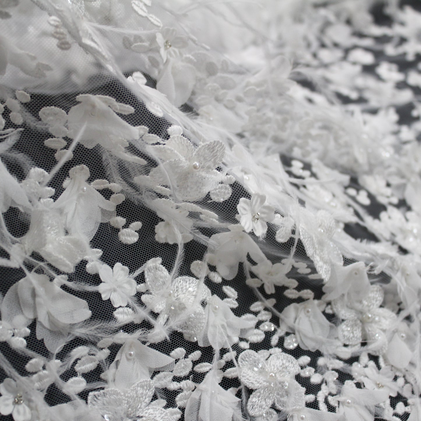 Tulle Alta Moda | Tulle Ricamato Sposa con Fiori 3D, Perline e Piume (Disegno Dégradé) | TRW2519
